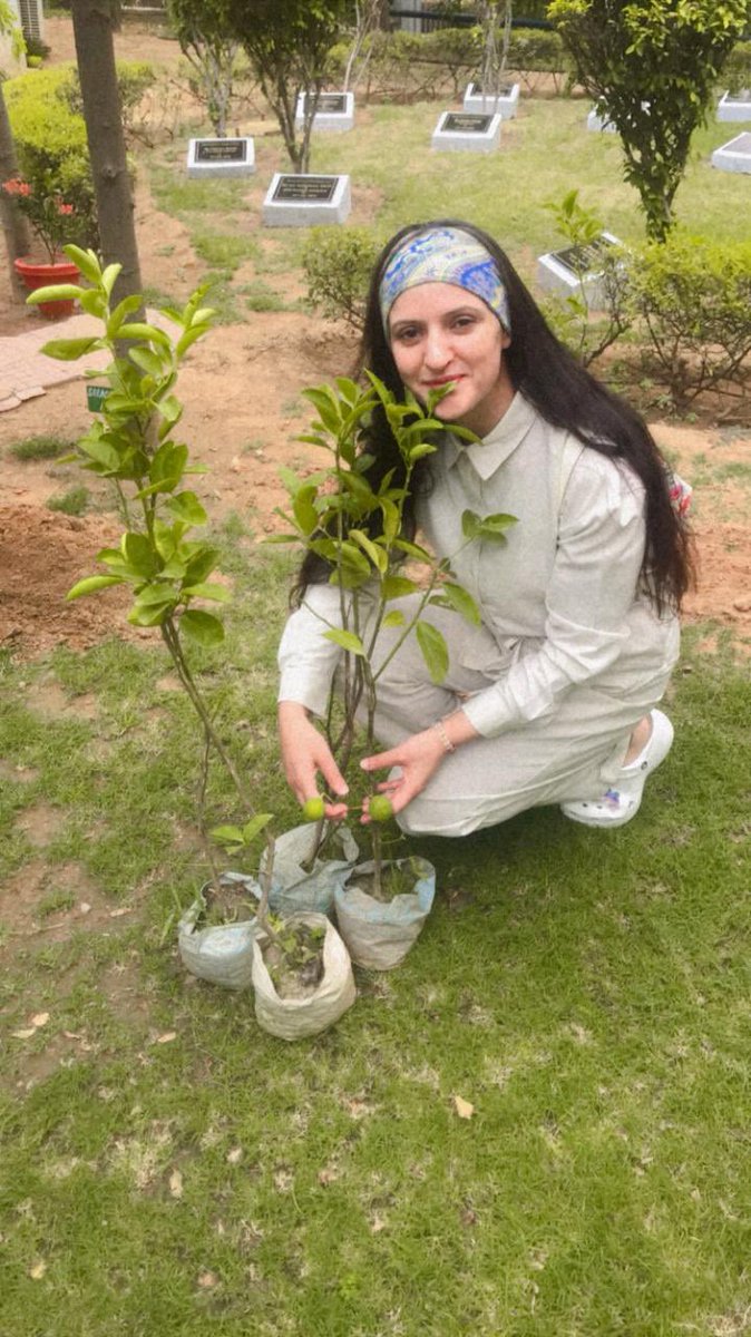 ridwanasanam's tweet photo. #tree-plantation #ecogarden #ecopark #krvfoundation #densoharyana #WomenSupportingWomen #womenempawarment #girls #love #motherplanet #motherearth #compassion #EmpathyMatters #spreadpeace #contribution #generocity #gurugram #wellbeing #physiotherapist https://t.co/I9fMPzlgpw