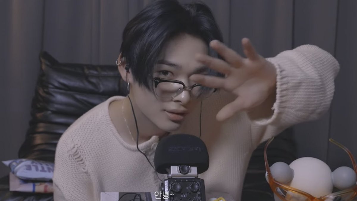 nksunbaem's tweet photo. this ni-ki specs + cozy asmr ♡ https://t.co/lb5bR9Ryx2