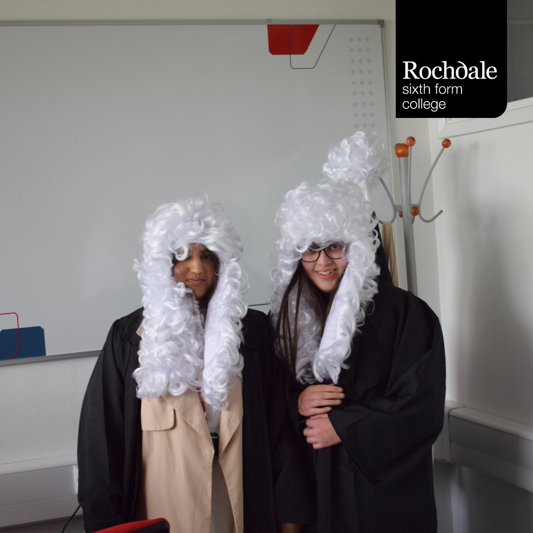 RochdaleSFC's tweet photo. Law students recently visited Salford University, enjoying a comprehensive and enriching experience. From inspiring talks to masterclasses, this trip was packed with invaluable experiences. Read more here: https://t.co/oMAIG5yPrb https://t.co/X8uEqq4yD9