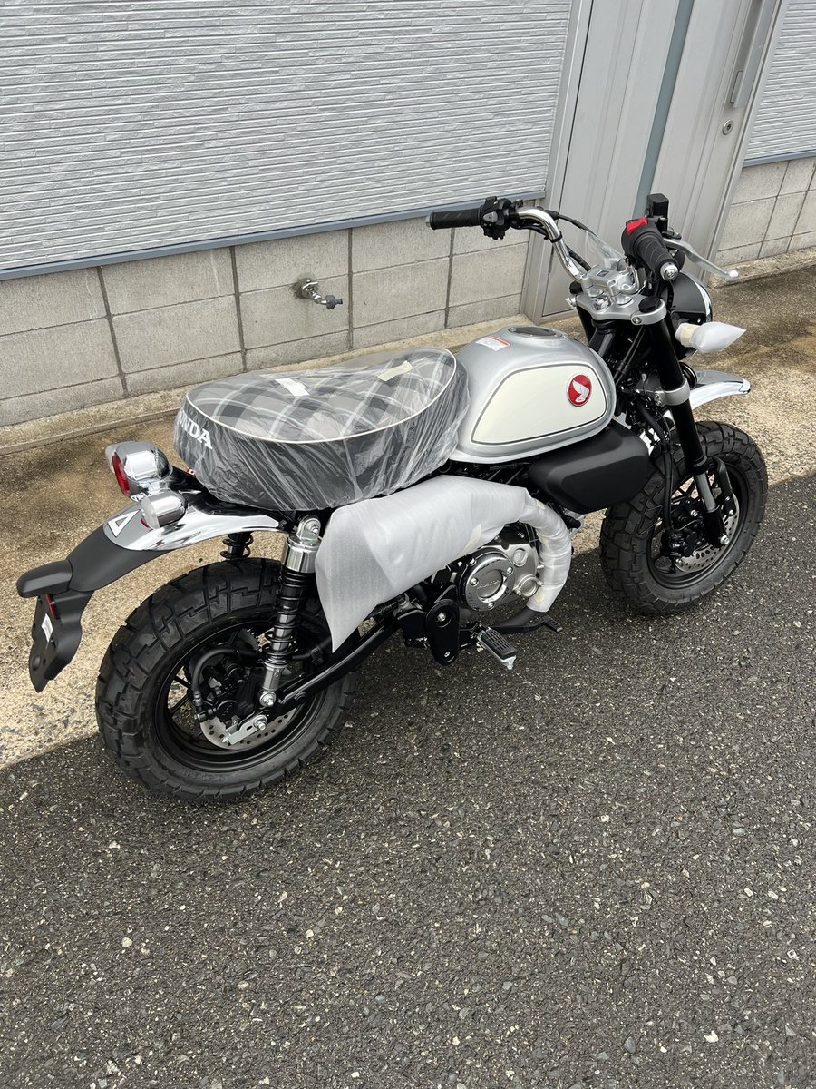 motorelation's tweet photo. 人気のモンキー125
チェック柄シートはこのモデルがラストらしいです。
#モンキー125 https://t.co/ATU9YYxCFZ