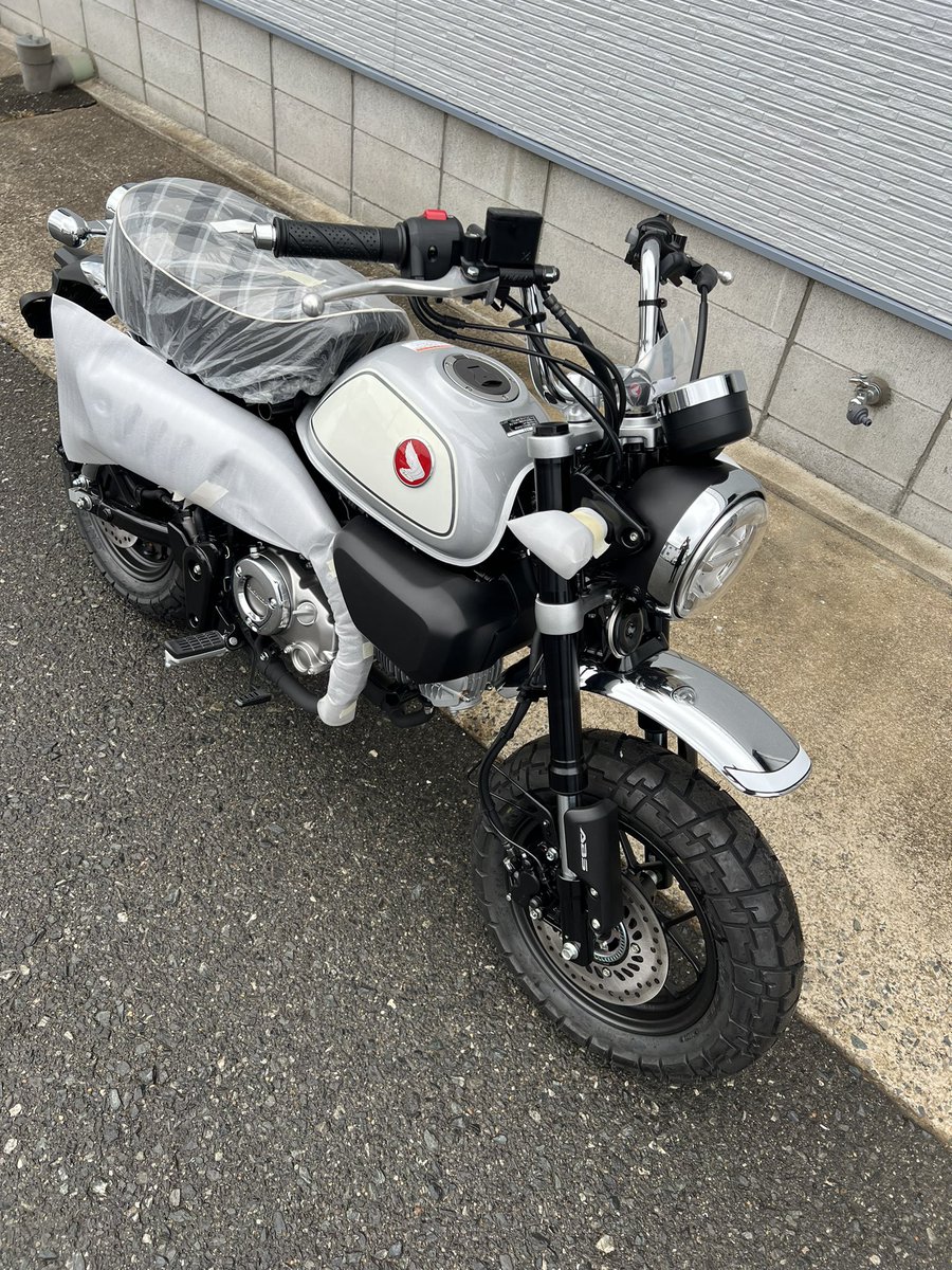 motorelation's tweet photo. 人気のモンキー125
チェック柄シートはこのモデルがラストらしいです。
#モンキー125 https://t.co/ATU9YYxCFZ