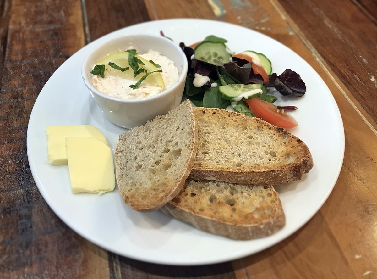 artcafe1's tweet photo. We're having lots of fun in our back kitchen working on our new summer menu, it will be ready any day now... Cajun Chicken Salad, Homemade Smoked Salmon Pâté with our own Toasted Sourdough amongst others. 

#merseaisland #mersea #TheArtCafe #homemade #summermenu #essexcoast https://t.co/9FYHEqb5bx
