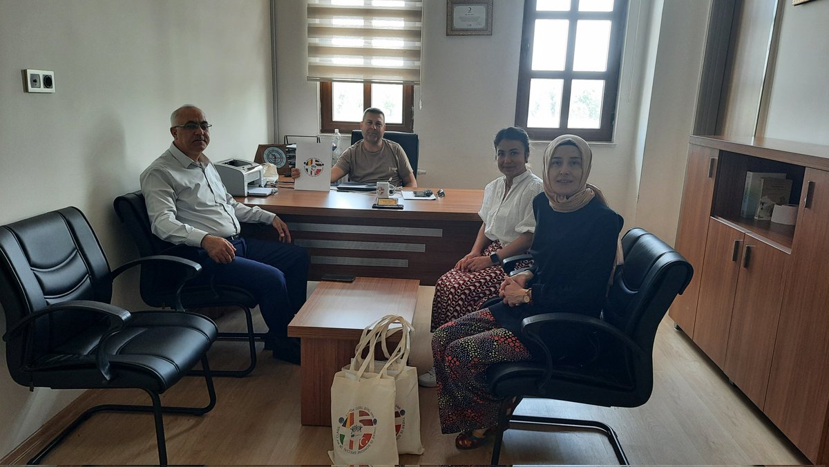 Birolpolatio's tweet photo. Okulumuzda yürütülen "Sınıfımda Özel Biri Var" Erasmus+ projemizin yaygınlaştırılma faaliyeti kapsamında Karatay İlçe Milli Eğitim Müdürümüz Sami SAĞDIÇ beyefendiyi ve şube müdürlerimizi ziyaret ettik. https://t.co/H6PYz4u1kc
