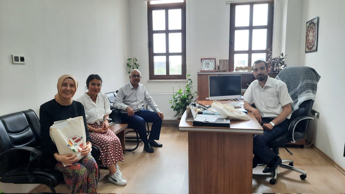 Birolpolatio's tweet photo. Okulumuzda yürütülen "Sınıfımda Özel Biri Var" Erasmus+ projemizin yaygınlaştırılma faaliyeti kapsamında Karatay İlçe Milli Eğitim Müdürümüz Sami SAĞDIÇ beyefendiyi ve şube müdürlerimizi ziyaret ettik. https://t.co/H6PYz4u1kc
