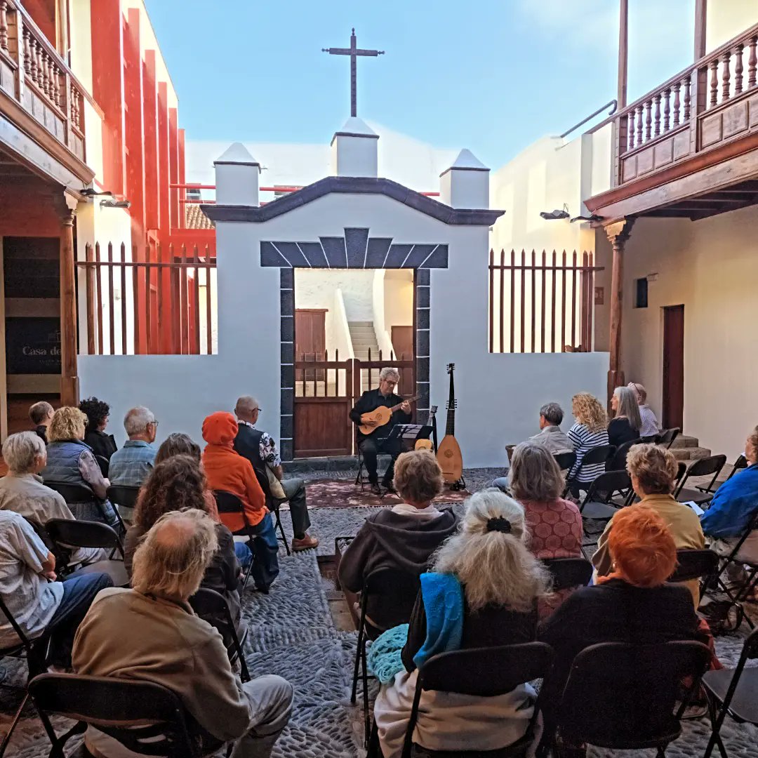 CasadelcondeLP's tweet photo. El Patio Central de la Casa del Conde se vistió de gala con los acordes e instrumentos barrocos de extraordinario Carlos Oramas. 
Carlos Oramas Cabrera 

#CasadelCondeArgual #LaPalmaIslaBonita #HistoriayArte #LaPalma #Musica #Cultura https://t.co/EGOltUApDj