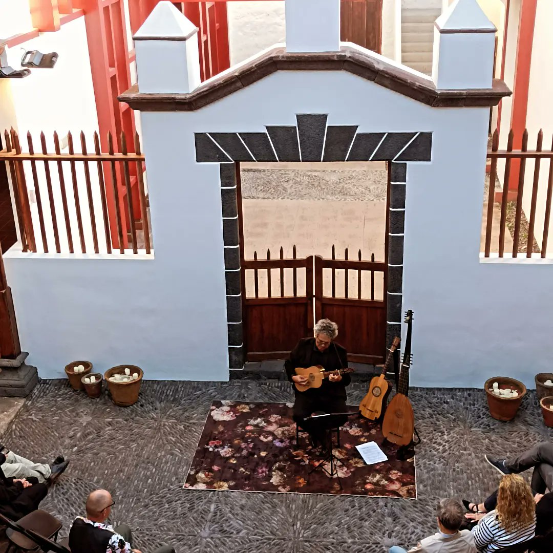 CasadelcondeLP's tweet photo. El Patio Central de la Casa del Conde se vistió de gala con los acordes e instrumentos barrocos de extraordinario Carlos Oramas. 
Carlos Oramas Cabrera 

#CasadelCondeArgual #LaPalmaIslaBonita #HistoriayArte #LaPalma #Musica #Cultura https://t.co/EGOltUApDj