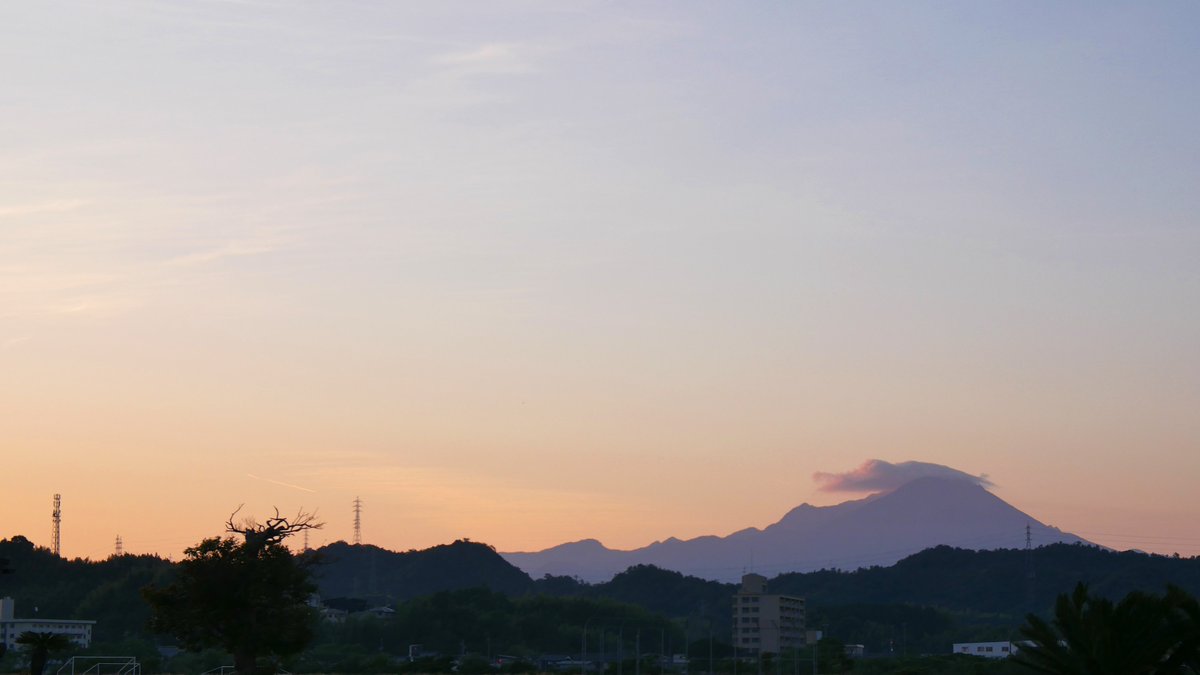 Keizo_Studio's tweet photo. 中海ふれあい公園からの大山の朝焼け
#島根 #安来 #中海 #大山 #朝焼け #shimane #yasugi #nakaumi #daisen #sunrise https://t.co/8ct29f7iny
