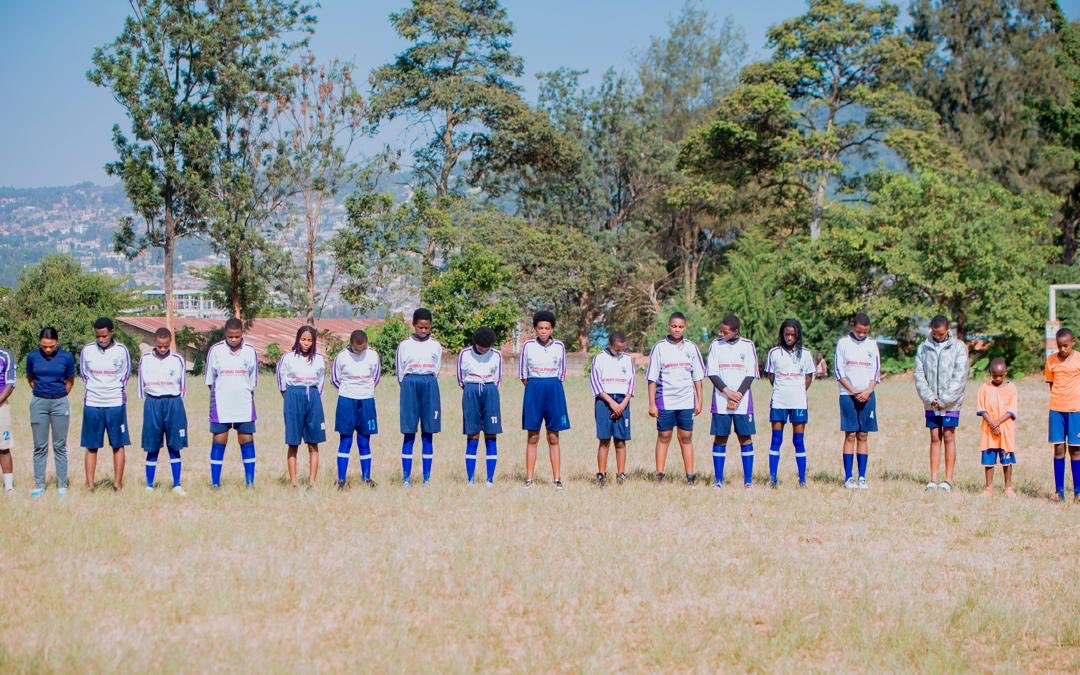 Rwanda Rugby 🇷🇼 (@rugbyrwanda) on Twitter photo Kuri uyu wa Gatandatu, Amakipe 16 arimo 10 y’Abagabo n’a 6 mu Kiciro cy’abagore, yitabiriye Irushanwa ryo Kwibuka ku nshuro ya 30 Jenoside yakorewe Abatutsi.
Iri Rushanwa riri kubera ku Kibuga cy’Ishuri rya #CampKigali, ryabimburiwe n’Umunota wo #Kwibuka30
<a href="/RugbyAfrique/">Rugby Afrique</a>
#RwOT Kuri uyu wa Gatandatu, Amakipe 16 arimo 10 y’Abagabo n’a 6 mu Kiciro cy’abagore, yitabiriye Irushanwa ryo Kwibuka ku nshuro ya 30 Jenoside yakorewe Abatutsi.
Iri Rushanwa riri kubera ku Kibuga cy’Ishuri rya #CampKigali, ryabimburiwe n’Umunota wo #Kwibuka30
<a href="/RugbyAfrique/">Rugby Afrique</a>
#RwOT