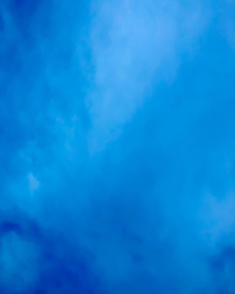 ataiga_0908's tweet image. Cloudy skies and the anticipation of rain☁️ 

The changes in atmospheric pressure can be challenging, but we keep moving forward one step at a time. 

#cloudysky #rainyday #atmosphericpressure #weatherchanges #mentalhealth #panicdisorder #anxiety #mentalwellness #mentalhealth