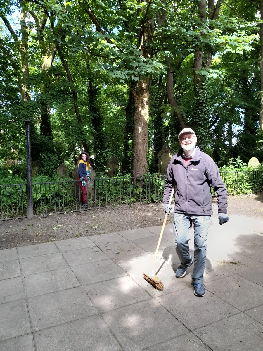 KillingworthSt's tweet photo. Happy volunteers https://t.co/1uIPLd4Zl2