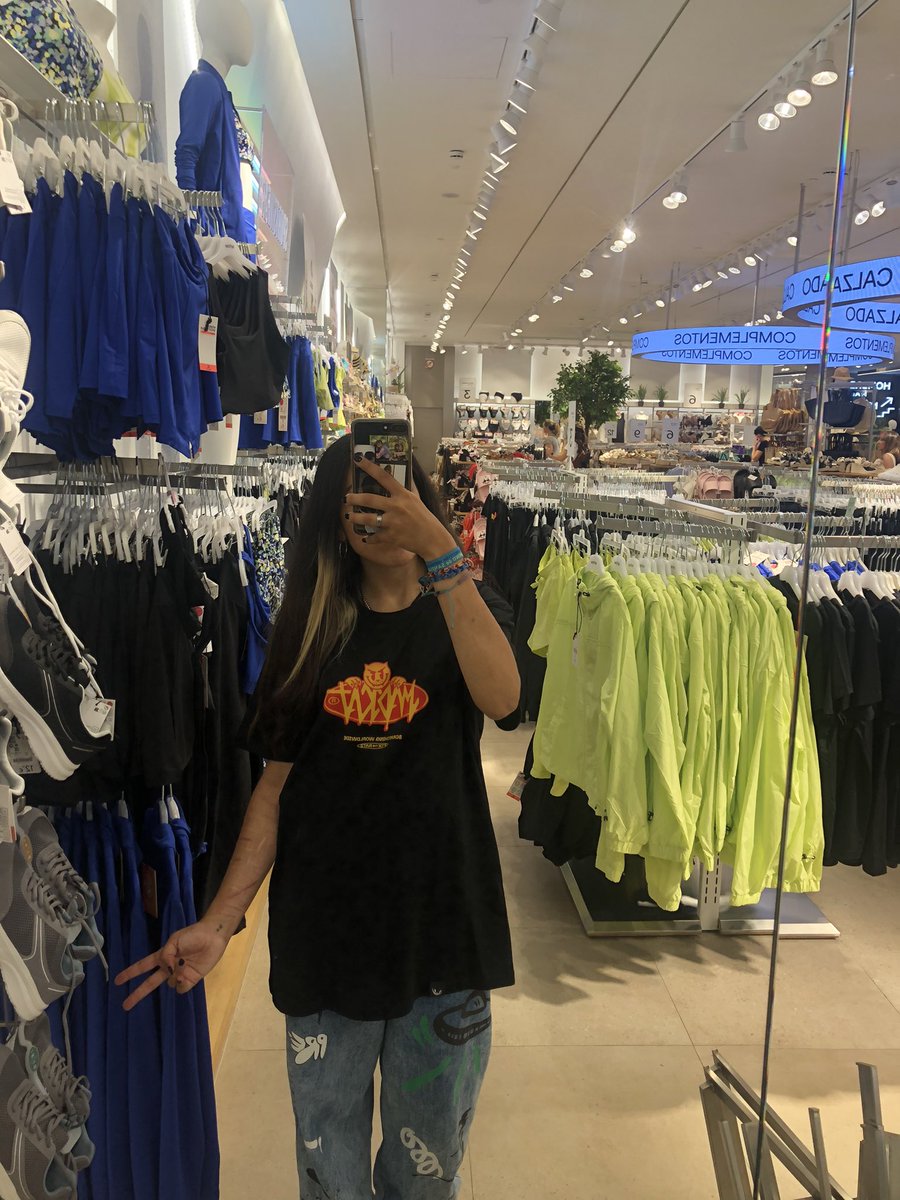 <a href="/belaminiona/">bela🜲</a> <a href="/MadKatStore/">MadKat - fan acc</a> grax por la camiseta es súper bonita 😭😭😭
Rubius team