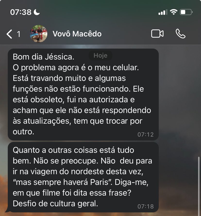 eaivica's tweet photo. Eu acho maravilhoso como o meu avô manda mensagem como se estivesse me escrito uma carta! Me sinto em Bridgerton https://t.co/9BOEPd6MWV