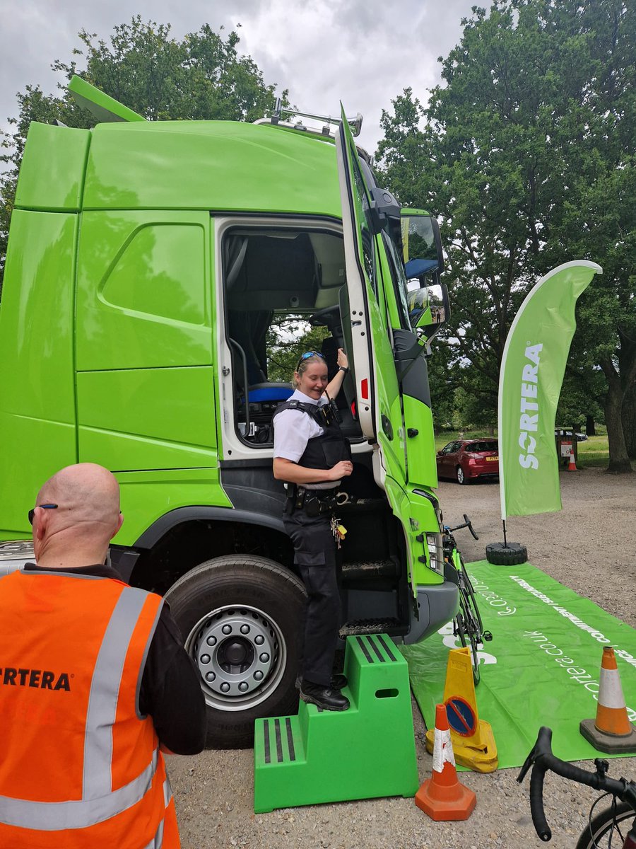 MPSRoyal_Parks's tweet photo. @MetCycleCops also came along to demonstrate the #exchangingplaces demo, where cyclists were invited in to sit inside the cab of a HGV. We will be here until 1pm so pop along. https://t.co/hPKCUx3fJY