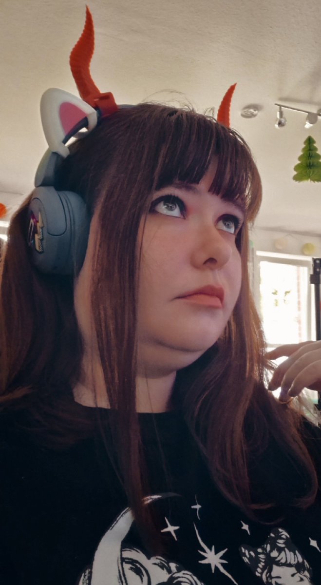 I rarely post pictures of myself- because: reasons. 

But today I feel brave enough.