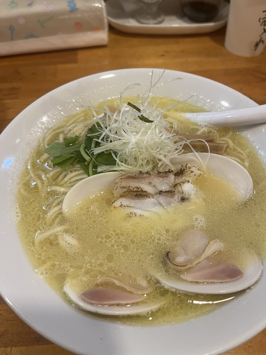 ramen_765's tweet photo. 久しぶりに来れました！！
magariのらーめん🍜
牡蠣まぜそばが食べたかったんだよね〜
ちょうど売り切れてた…
流石ですわ
ご馳走様でした🙏 https://t.co/tekoxygqb5