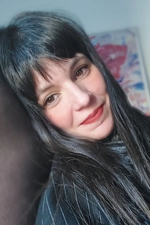 Ediciones LauÑaRoTa (@launarota) on Twitter photo Entrevista a Almudena Sánchez en <a href="/voguemagazine/">Vogue Magazine</a> sobre "Gramática de mi madre":
"Al final, todos mis libros van del lenguaje que no comprendemos"
👉acortar.link/eoCA1L
Recordatorio: hoy sábado a las 21 h recita en la Feria del Libro de Valladolid, Plaza Mayor. Entrevista a Almudena Sánchez en <a href="/voguemagazine/">Vogue Magazine</a> sobre "Gramática de mi madre":
"Al final, todos mis libros van del lenguaje que no comprendemos"
👉acortar.link/eoCA1L
Recordatorio: hoy sábado a las 21 h recita en la Feria del Libro de Valladolid, Plaza Mayor.