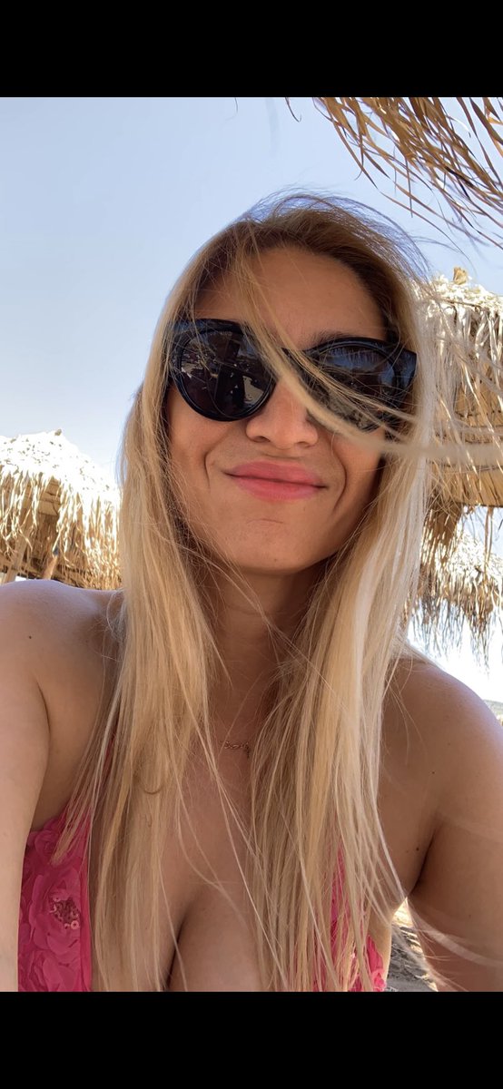 Φιλιά απ’την όμορφη παραλία 😬