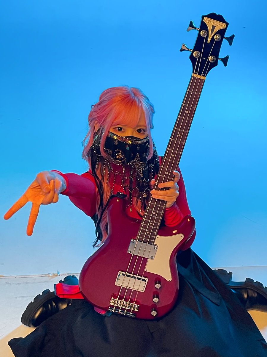 chloettyyy's tweet photo. この前撮影でした🎸
お楽しみに！！
#epiphone #gibson https://t.co/7MhVtgIZBf