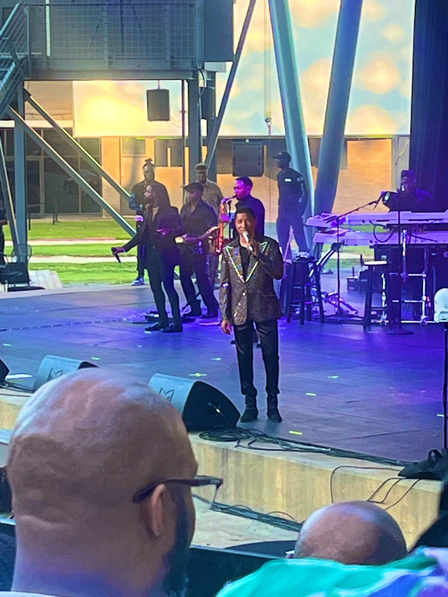 herperfectgig's tweet photo. “I only think of you… on two occasions!!”
🎶❤️ 🎵

No better way to spend a summer night than swooning over the legendary @babyface and his classic tunes at tonight’s NC Museum of Arts concert!

It was pure magic! 
 #WhipAppeal #musicallegend #amazingshow #sullivansdinner https://t.co/dJLDnUEQTW