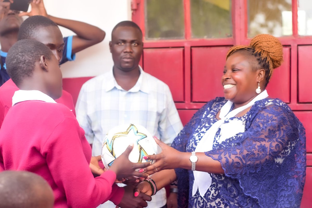 HonMukabane's tweet photo. IT'S MY BIRTHDAY! 

Chose to celebrate the day with the @AFCLeopards Club Members by Planting Trees at Ikonyero Pry School. I also donated football balls to the learners. Asanteni Sana for the support, presents, and wishes. To many more! https://t.co/Aqxl3Ay8We