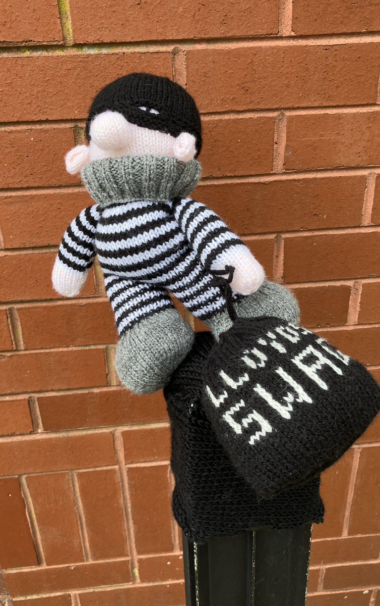 DebsaDelight's tweet image. More #Formby #YarnBombers!