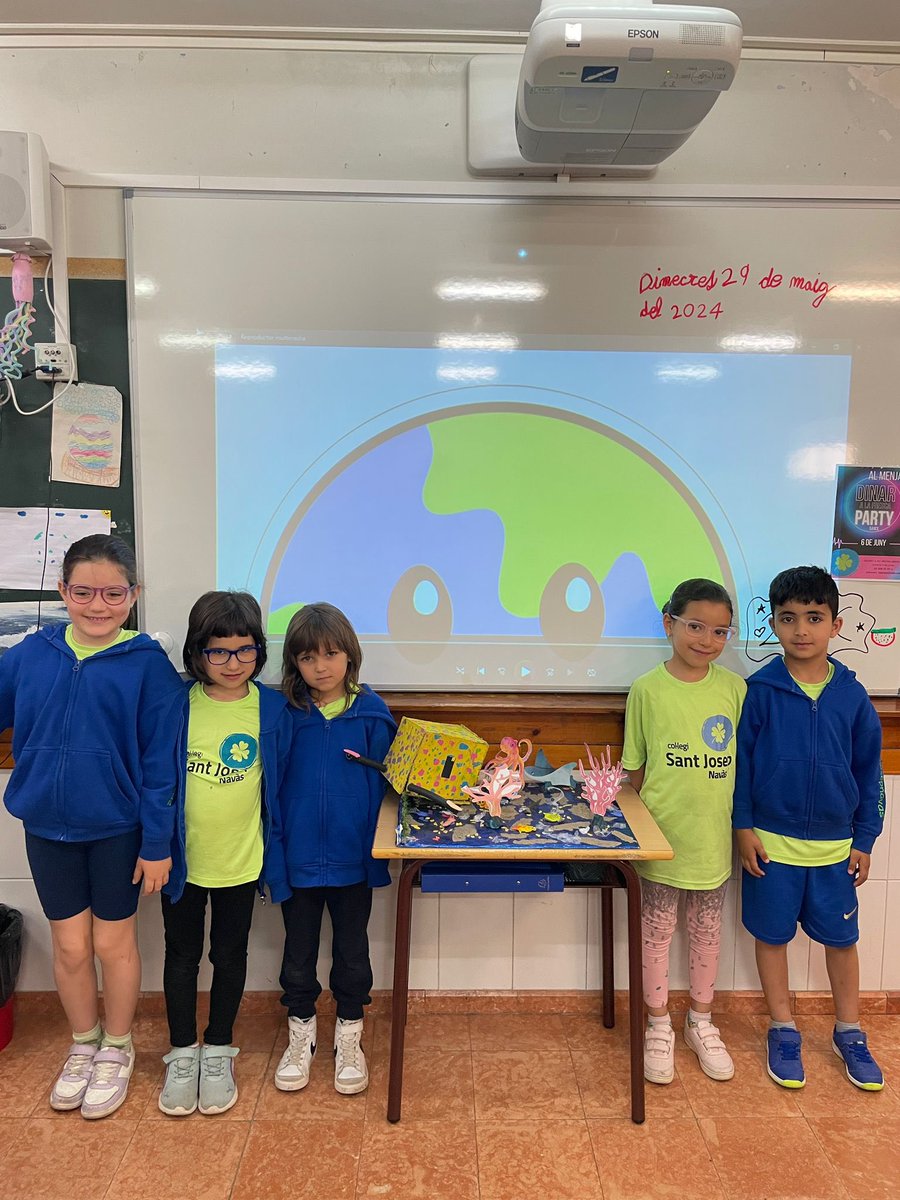 La SA “El món del futur" ha arribat al seu final.I quina millor manera d'acabar-ho que mostrant a les famílies tot l'esforç d'aquests mesos amb una exposició dels productes finals, les maquetes de les propostes dels infants per complir els ODS i els vídeos explicant com i per què