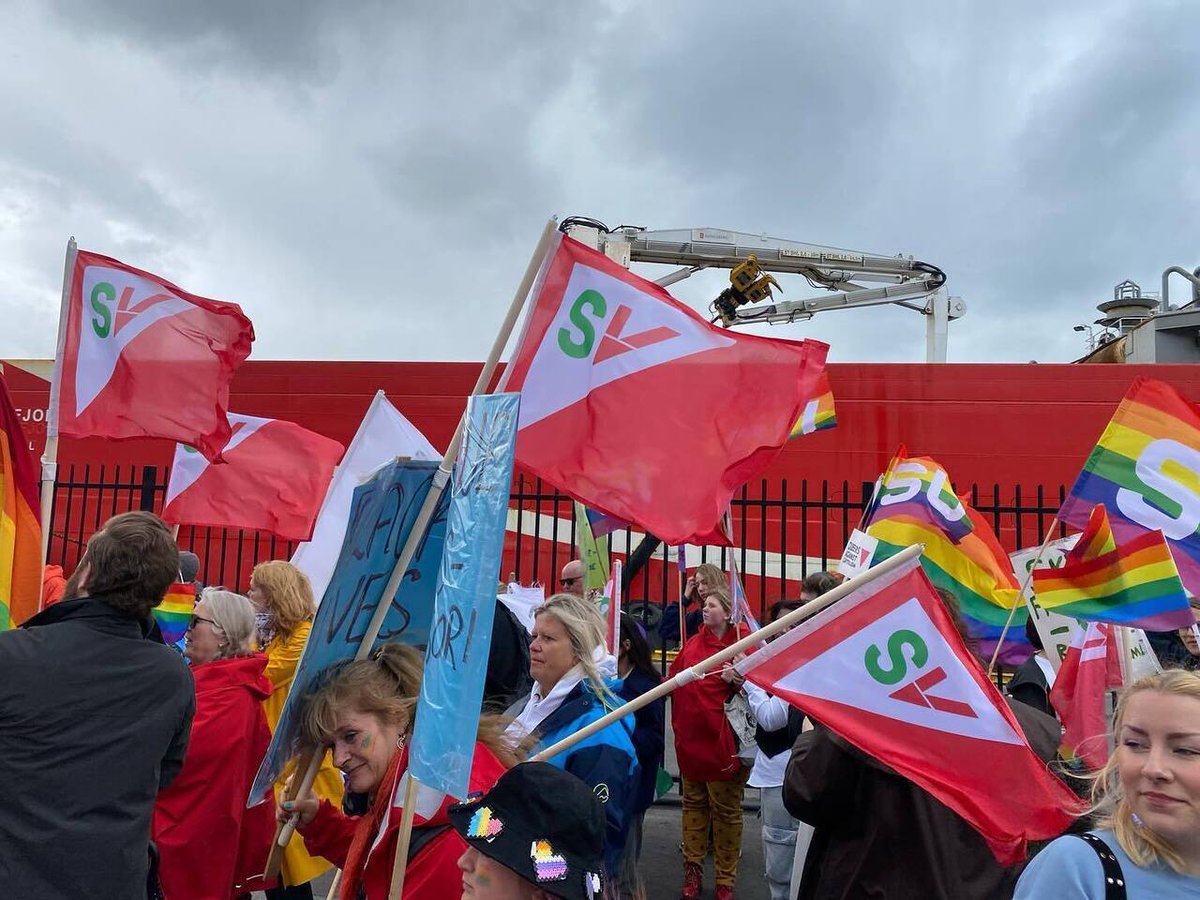 nissenjo's tweet photo. Bergen pride @svparti @bergen_su @bergen_sv https://t.co/20rO1z45vt