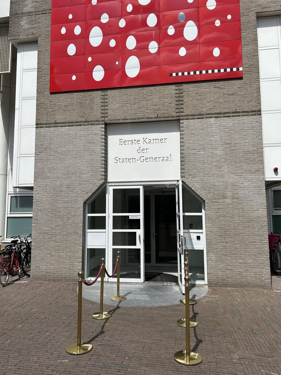 Vandaag zijn onze deuren geopend voor publiek! Maak jij ook een #rondjerechtsstaat? Je bent van harte welkom bij de Eerste Kamer!
🕙 10.00-16.00u
📍Kazernestraat 52, Den Haag