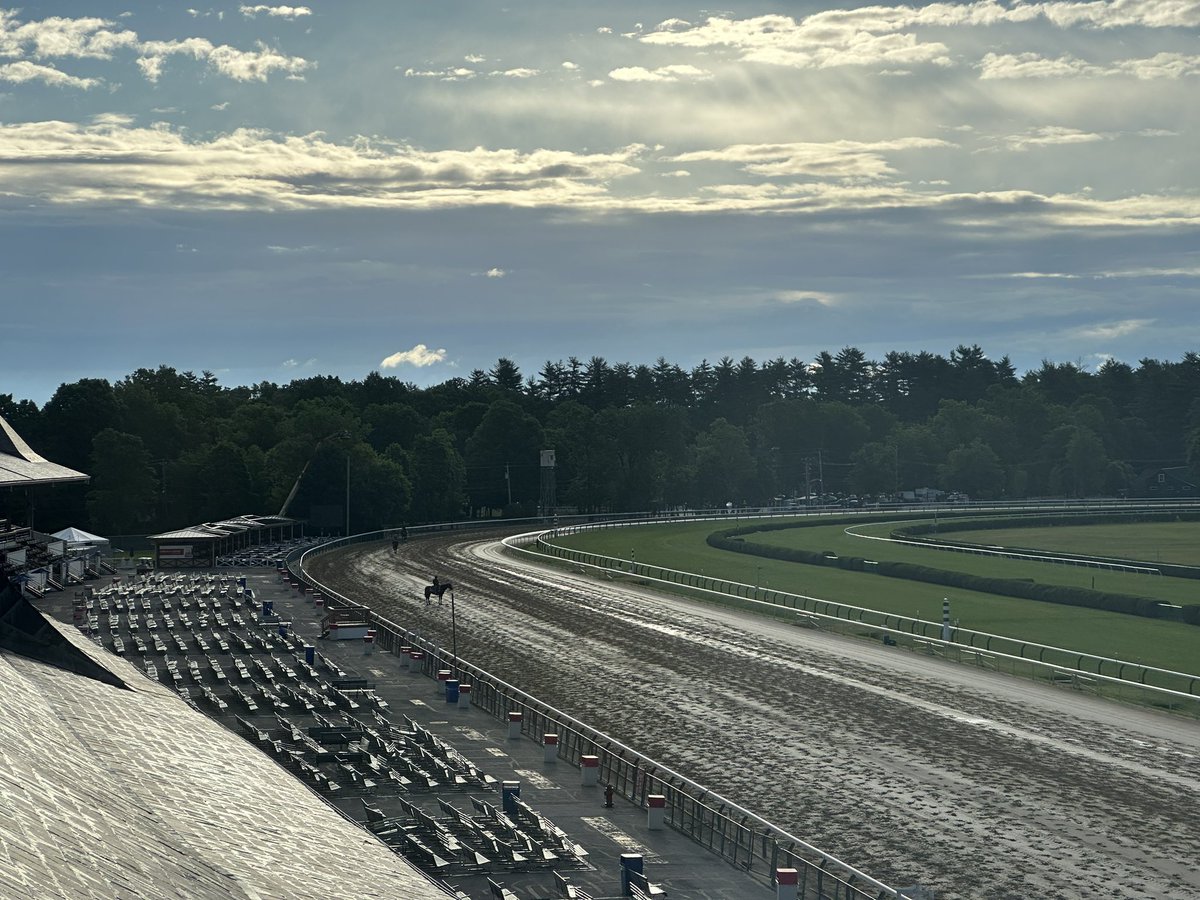 RallsReporting's tweet photo. The calm before the storm! It’s 2 hours until gates open at the Saratoga Race Course for Belmont Stakes Day! https://t.co/4gl5N2kuqM