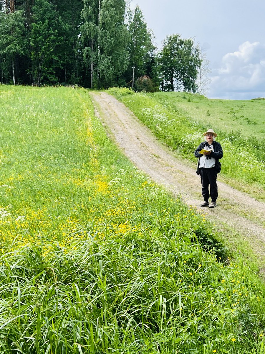 Tapani Veistola (@tapaniveistola) on Twitter photo PörriĂ€iset ja kansalaistiede: kimalaisten linjalaskennalla saadaan tietoa niiden kantojen tilasta ja muutoksista. Olen ollut alusta asti âŠ<a href="/SYKEinfo/">Suomen ympĂ€ristökeskus</a>â© koordinoimassa seurannassa mukana. Nyt huolestuttaa asiaan liittyvĂ€n hankkeen rahoituksen loppu #budjettiriihi PörriĂ€iset ja kansalaistiede: kimalaisten linjalaskennalla saadaan tietoa niiden kantojen tilasta ja muutoksista. Olen ollut alusta asti âŠ<a href="/SYKEinfo/">Suomen ympĂ€ristökeskus</a>â© koordinoimassa seurannassa mukana. Nyt huolestuttaa asiaan liittyvĂ€n hankkeen rahoituksen loppu #budjettiriihi