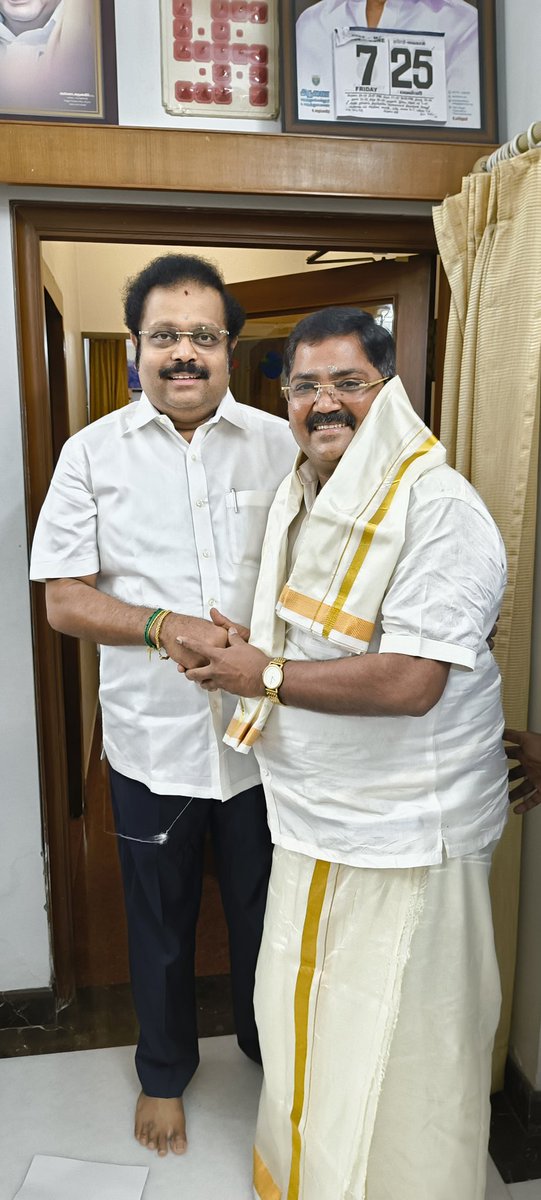 PSsureshdmk's tweet photo. பிறந்தநாளில் கழக பொதுச்செயலாளர்,மாண்புமிகு.அமைச்சர் பெருமகனார் மற்றும் மதிப்பிற்க்குறிய வேலூர் நாடளமன்ற உறுப்பினரிடம் வாழ்த்தினை பெற்றபோது...@katpadidmk @dmkathiranand https://t.co/f3mpVUTJFO