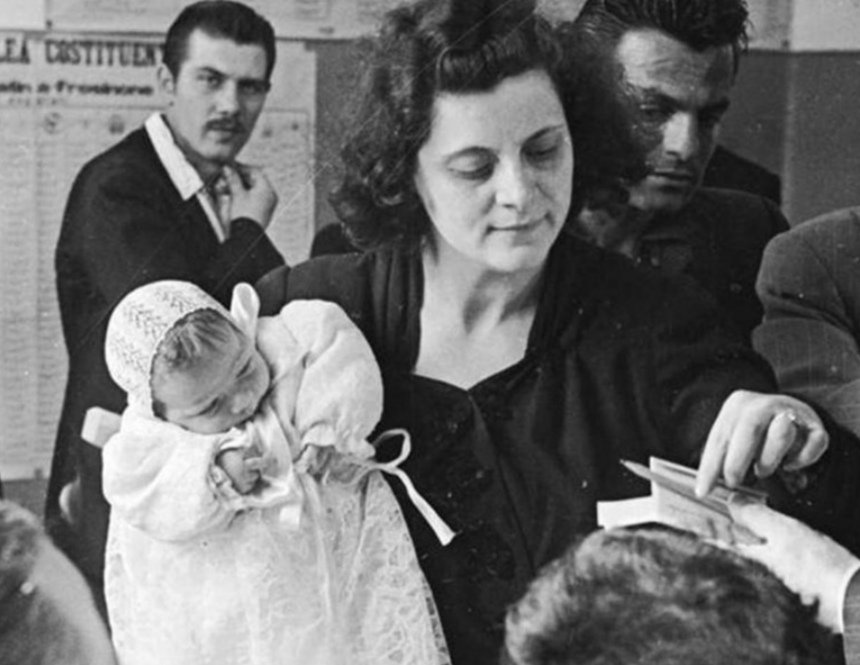 GiuppyFS's tweet photo. #2giugno 1946 Era giunto il momento di ripensare il modello politico-istituzionale che aveva portato l'#Italia allo sfascio, #ilpopolo suddito, diventava #sovrano . #oggi come allora dobbiamo #decidere #noi! #Votare è un diritto/dovere di tutti e per #Tutti 🇮🇹🇪🇺 #elezioni https://t.co/E9TMauD4tW