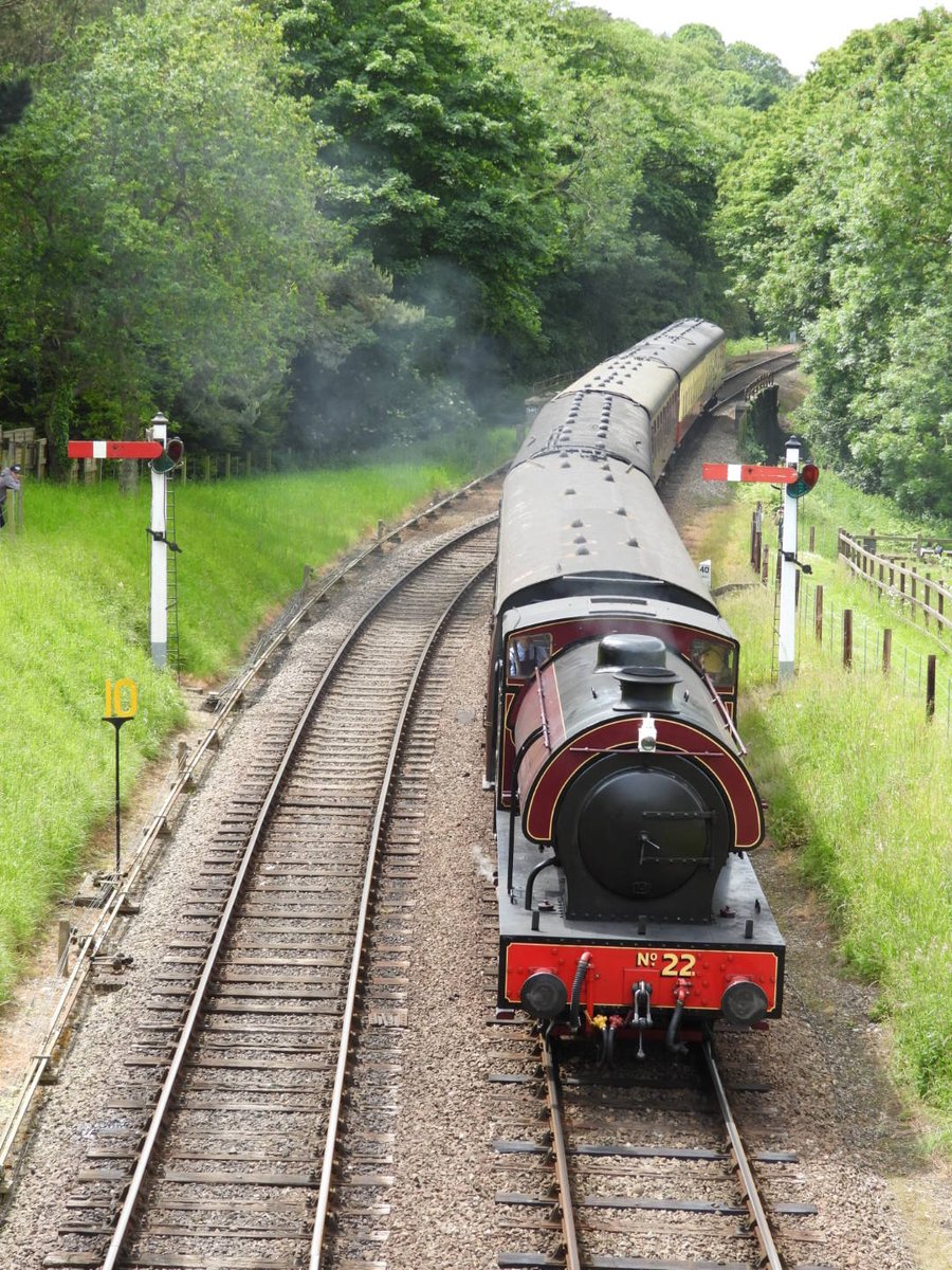Matedwards7's tweet photo. Approaching Weybourne Station, North Norfolk Railway. Taken from the road bridge. #steam #trains #Norfolk #Poppyline https://t.co/IKDWjU5dMw
