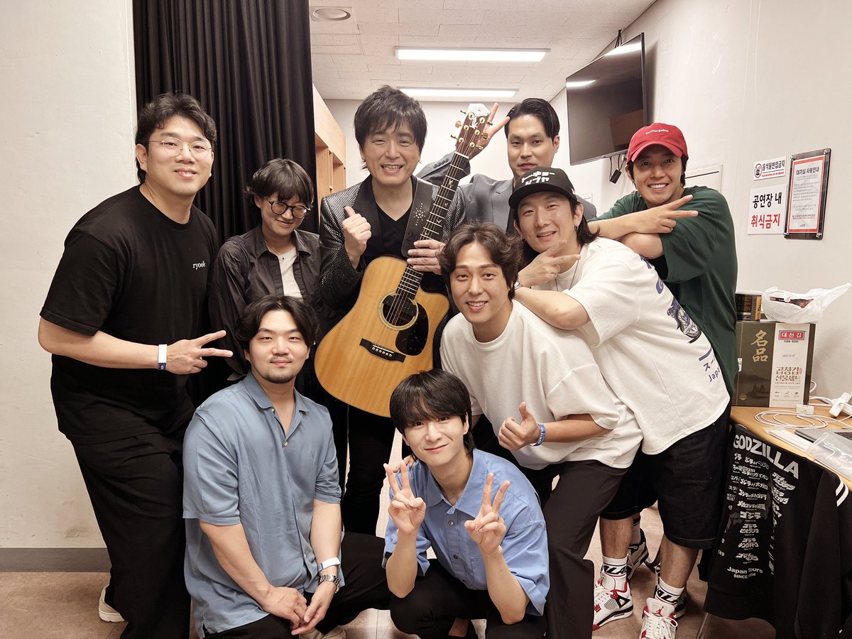 昨日は、韓国での9年ぶりのコンサート。
久しぶりで嬉しくて、楽しくて、涙まで出てしまいました。
ゲストは、チョン・ソンハさん。
セッションもして、何と今度レコーディングする曲も初披露。
この日に、キム・ヒョンジュンさんも見に来てくれました。