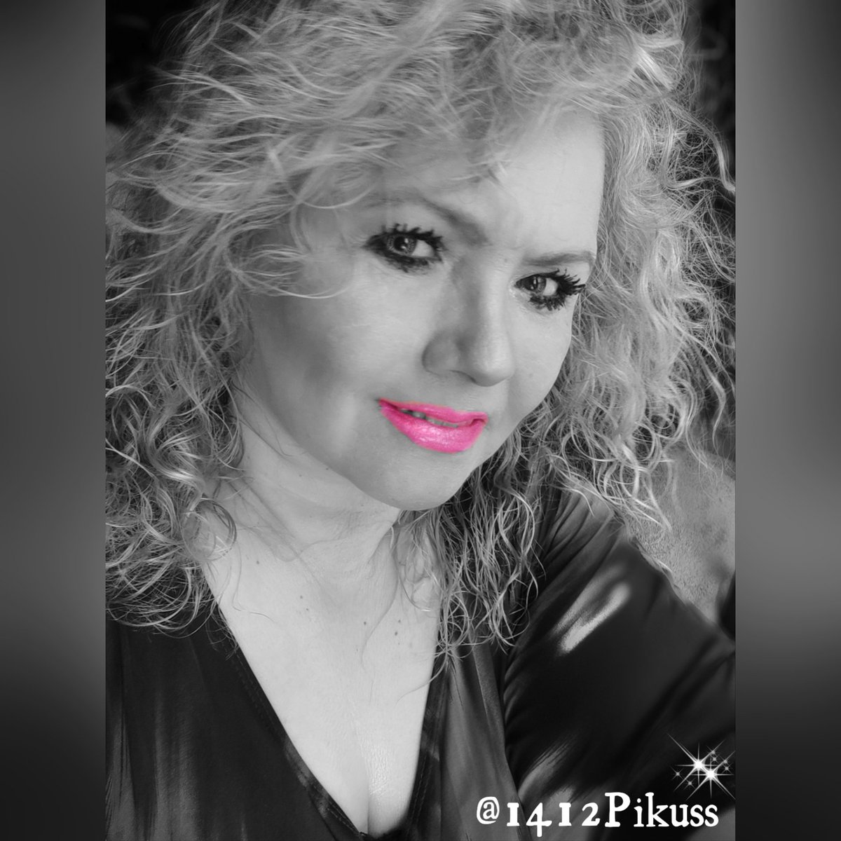 ...💚...
#MiFotoBang 
<a href="/revista_bang/">Revista Bang !!</a> 
#LabiosRosas
Magia es la persona 
Que te saca 
Un momento del caos...usted❤️