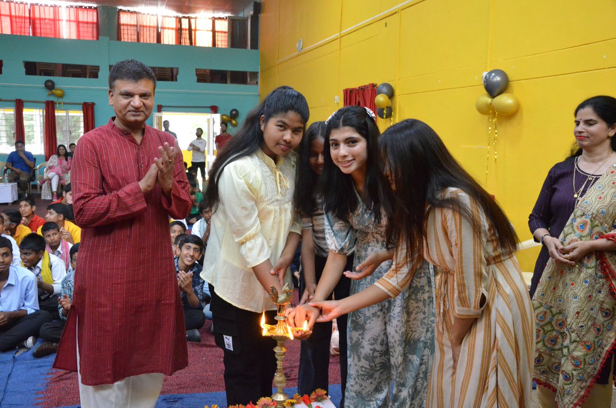 genbcjoshi_aps's tweet image. #recentevents
BIRTHDAY CELEBRATION OF BOARDER STUDENTS

Gen BC Joshi APS Pith organized a combined bday party for boarder students whose birthdays fell in April and May. Students from each house performed dances or sang songs, followed by a cake-cutting ceremony and refreshments.