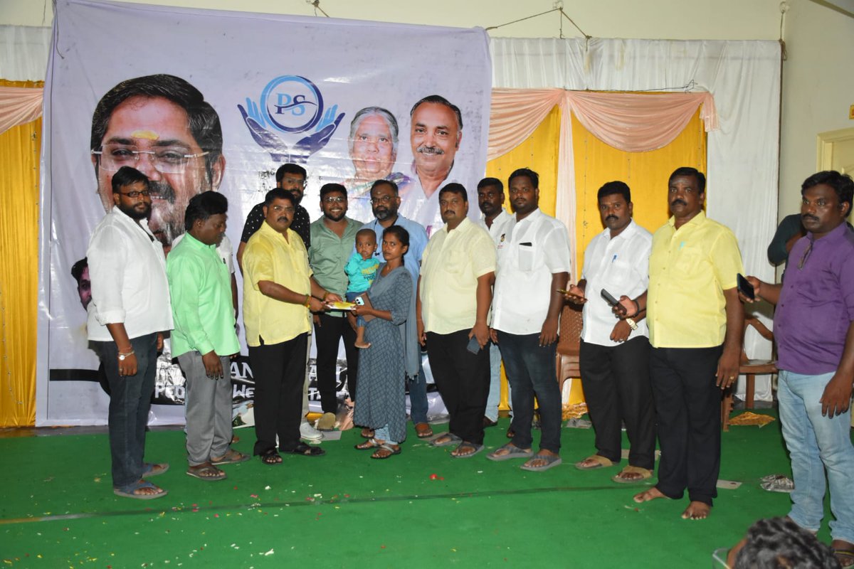 PSsureshdmk's tweet photo. பிறந்தநாள் விழாவில் இருதய நோயால் பாதிக்கப்பட்ட குழந்தையின் சிகிச்சைக்காக எனது தந்தையாரின் அறக்கட்டளை சார்பாக பத்தாயிரம் ரூபாயினை அவரது தாயார் சுரேகா அவர்களிடம் அளிக்கப்பட்டது...@mkstalin @Udhaystalin @arivalayam https://t.co/dPBbSwRizo