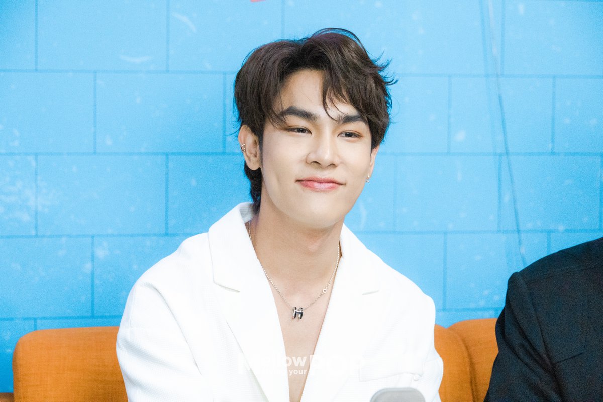 MellowPOP_TH's tweet photo. 📸 เก็บตกความน่ารักของ 'ม่อน-ภัค' กับการโปรโมตซิงเกิ้ลแรกในชีวิต 'น้อยนิดมหาศาล' ✨💗🫶🏻
.
#MellowPOP
#ม่อนภัค #MonPak
#น้อยนิดมหาศาล #LessbutMore https://t.co/XkjPoSUQsy
