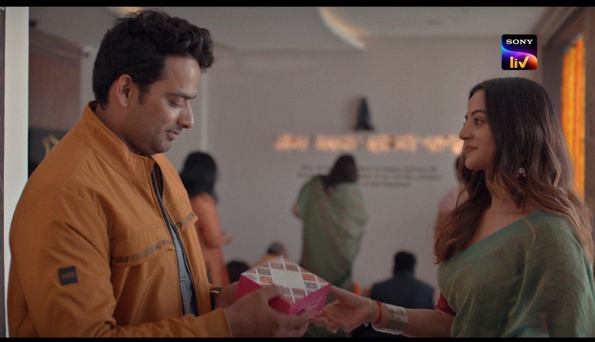 #GullakS4 Review

IDK why I feel SAD and Happy, both at same time to see the last Scene of #Gullak Season 4, where the 'Observer and Narrator Of The Show' shown Broken In Pieces. 🙂

<a href="/SonyLIV/">Sony LIV</a>'s  Gullak Season 4  Is One Of the Finest Show, with lots of Emotions, Sweetness and Life