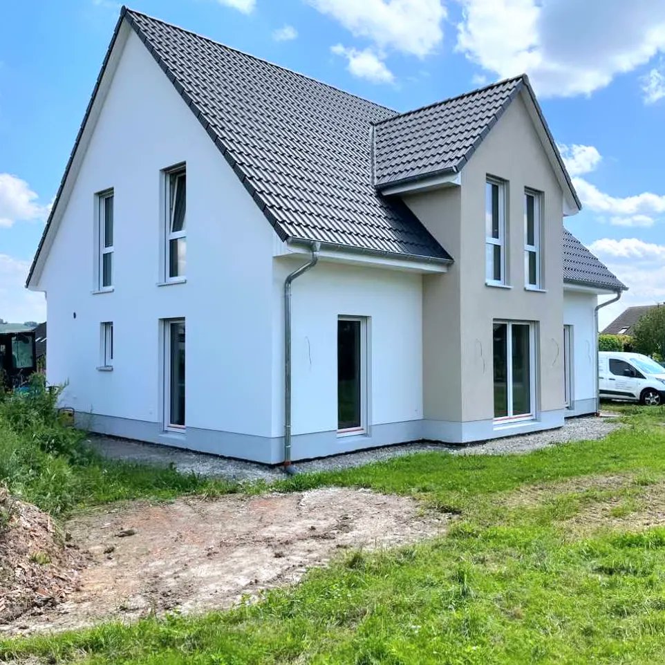 niels_dieckmann's tweet photo. Aktuell #bauen wir ein sehr schönes Alto 630 in #Nochern im #RheinLahnKreis in #rheinlandpfalz
Dieses #Bauvorhaben wurde von unserem #Bauherrenfachberater Bernd Schönig aus dem Büro #MülheimKärlich betreut.
INFO:
👇
https://t.co/THtIF49lv8
Gerne bauen wir auch #DeinHaus
#heinzvonheiden #Massivhäuser #hausbau #Neubau #Baubranche #baublog #Baustelle