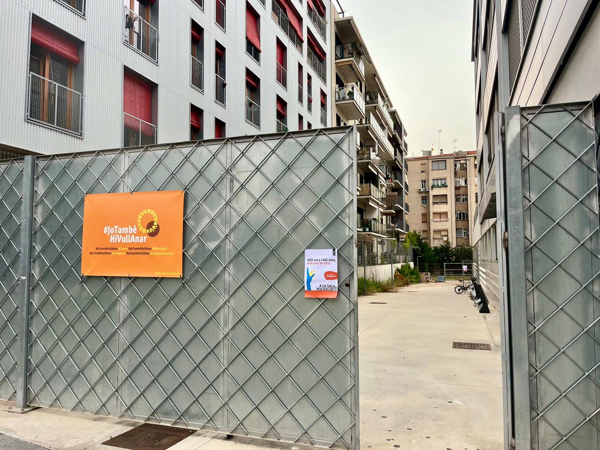 Bon dia famílies! 👋🏽

👩🏽‍🏫 Avui som a l’Institut Maria Espinalt de Barcelona per celebrar la 46a edició de l'Assemblea General Ordinària de l'<a href="/affac_cat/">aFFaC</a>.

👉 Estem a punt de començar! Us podreu connectar en directe a través d’aquest enllaç: affac.cat/ago2023/