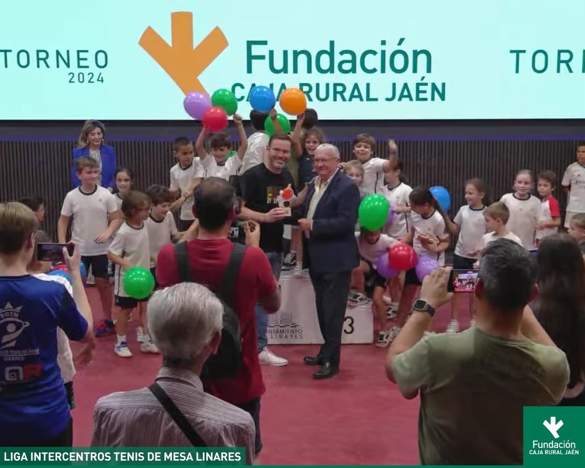 El tenis de mesa en Linares cuenta con una gran afición🏓

✅Gran participación en la Liga Intercentros, que organiza <a href="/TM_Linares/">RCTM Linares</a> con el apoyo de la Fundación

El torneo  culminó con la entrega de trofeos y una jornada de convivencia 🏆

¡Felicidades al club y jugadores!👏🏼
