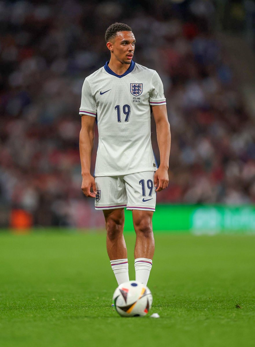 SamueILFC's tweet image. England’s best playmaker and passer and it’s not even a debate. 

Right back, midfield, he must start at the Euros.