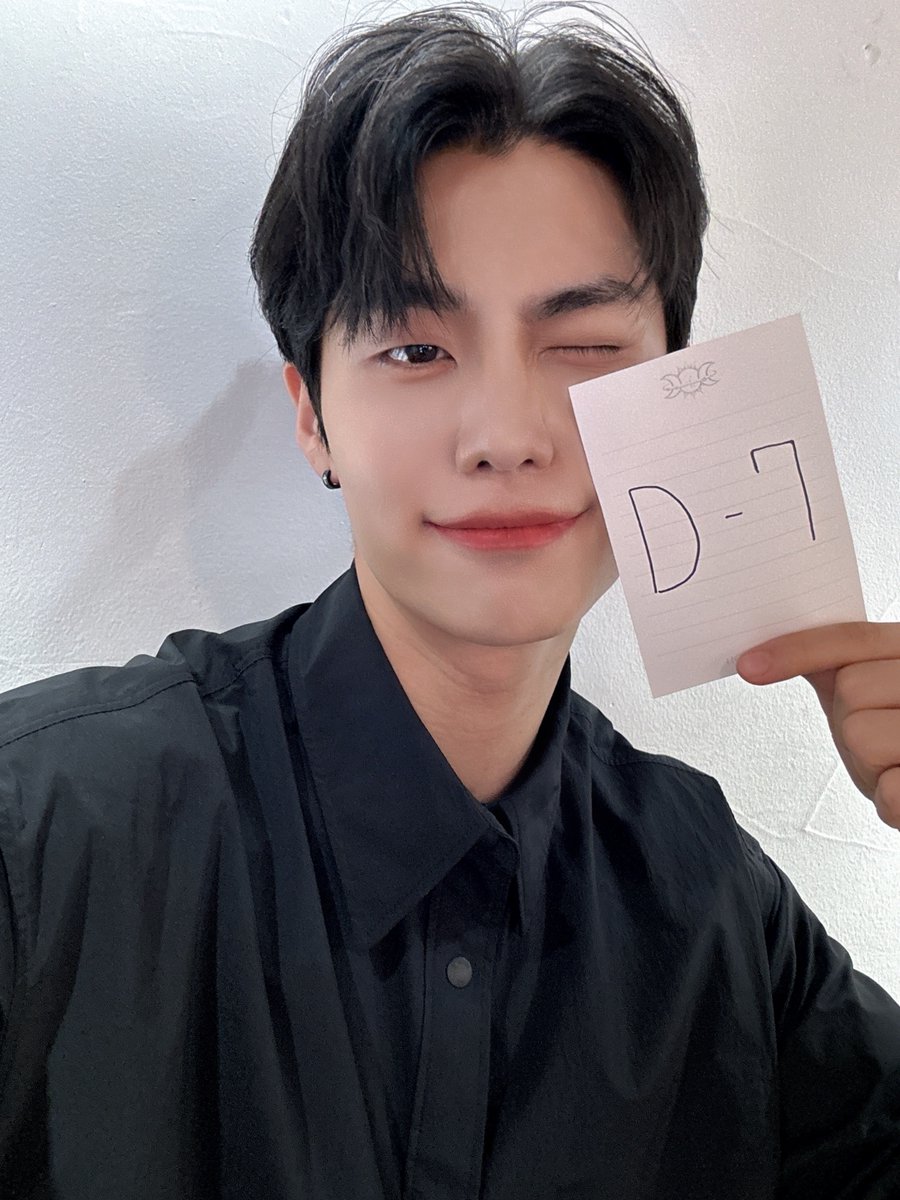 【#FCLIVE_SHINJUKU 】

#DAYCHILD 2024 LIVE IN JAPAN

[📸] #インテ から写真到着💛
#デイチャイルド のイベントスタートまであと7️⃣日です‼️

🗓️6/19(水)〜7/31(水)

🎟公演詳細はこちらから！
🔗 bit.ly/4bZy2Np

 #인태 #INTAE #데이차일드 <a href="/82DAYCHILD/">daychild_official</a>