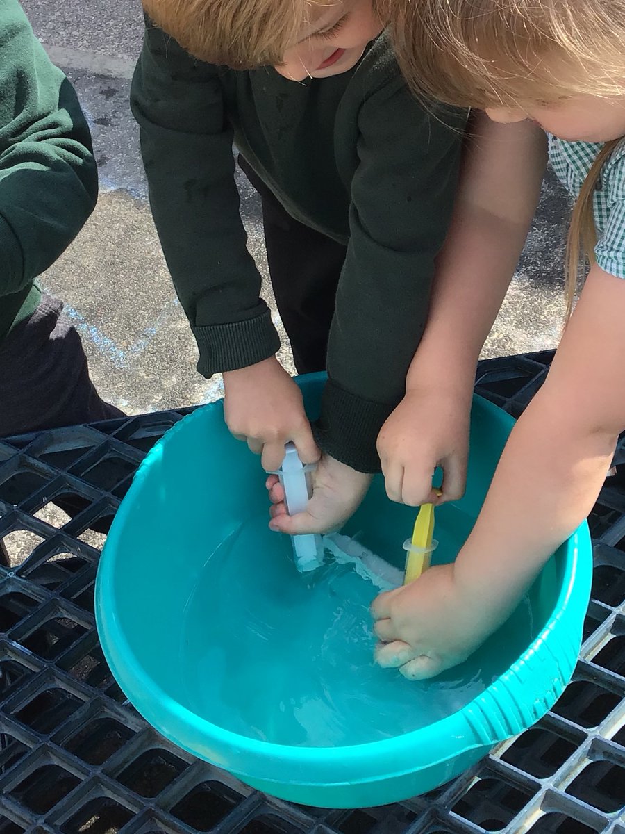EYFS_BSA's tweet photo. Fact: the intrinsic muscles within the hand play a crucial part in our ability to grip and pinch. Fact: strength equals endurance. Fact: filling syringes and squirting water is a great way to spend a Thursday morning! 
#aimhigh @BrackensdaleS https://t.co/qiekDf9KKG