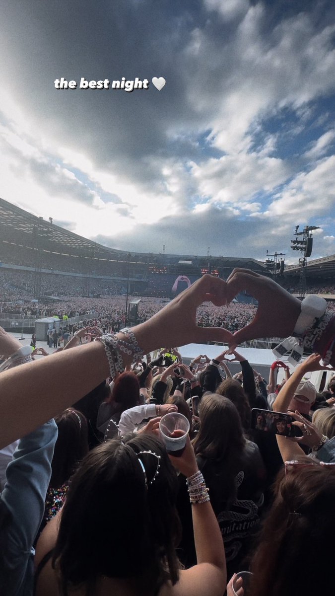 #EdinburghTStheErasTour 🩵🫶🏼🪩