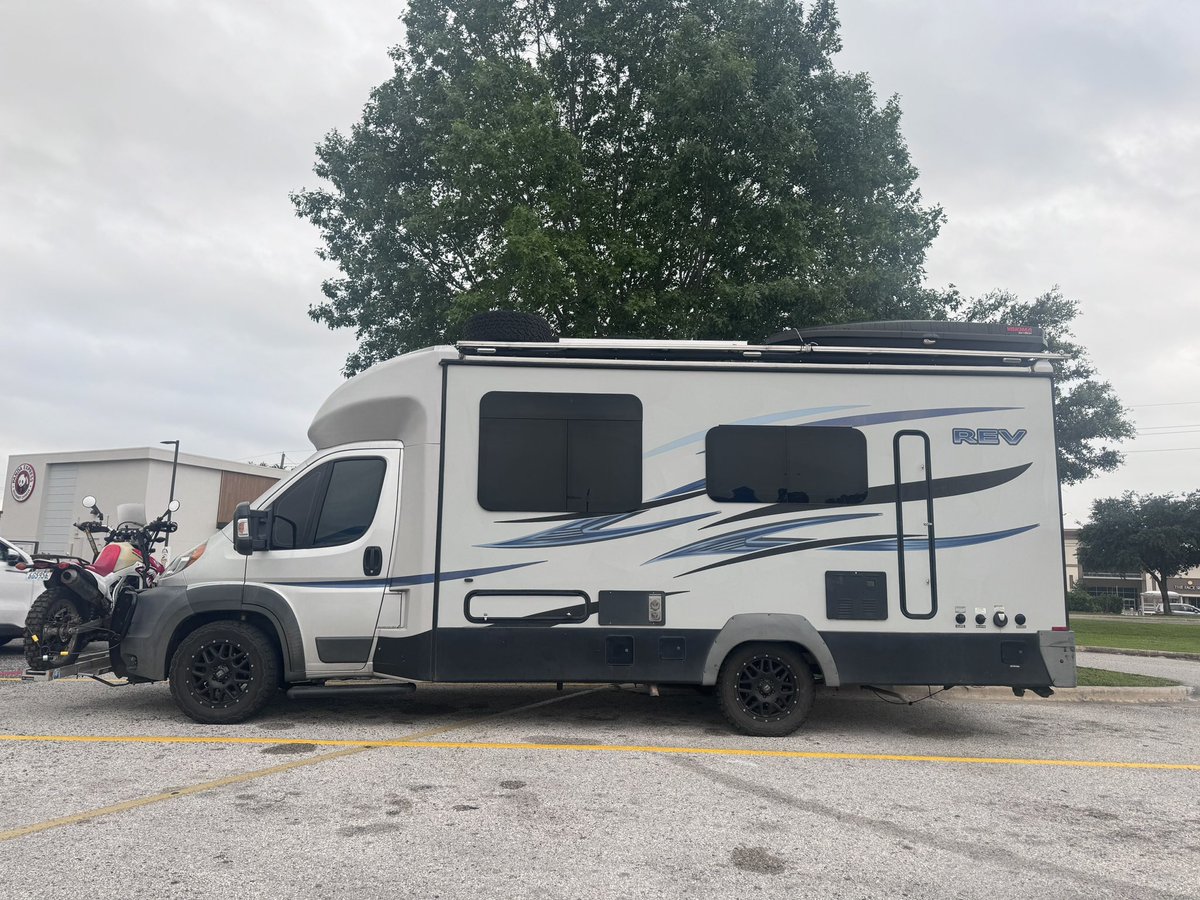 I want something like this so I can travel and vacation whenever. 

#Houston #photography #houstonlostandfound