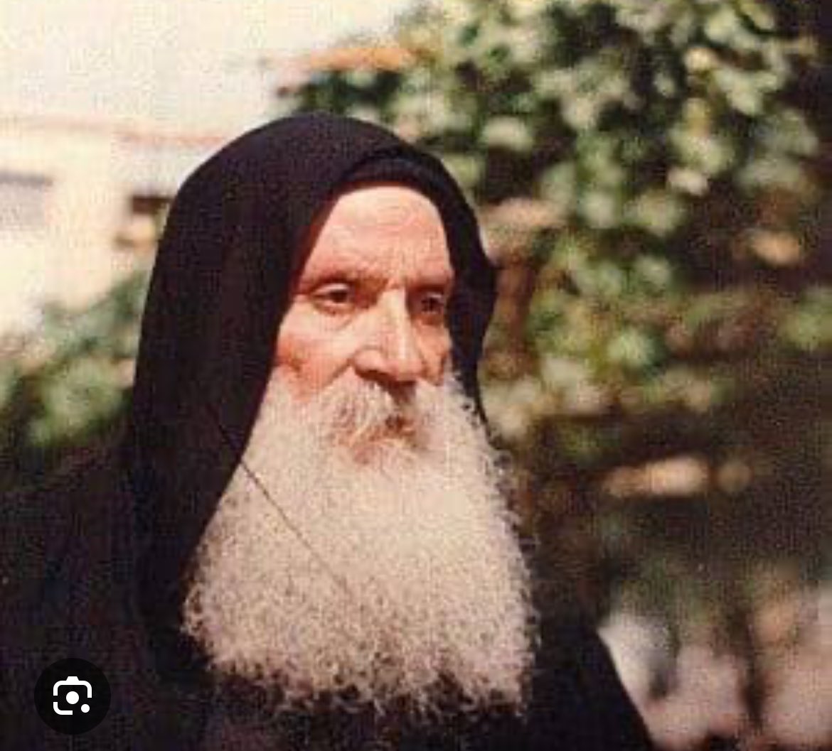 يكفينا النظر إلي وجهك يا أبانا والجلوس عند ينابيع كتاباتك الملهمة بروح الله الحي الذي امتلأت به ..
اذكرنا امام عرش النعمة يا من جاهدت الجهاد الحسن ..
ذكري نياحة الأب #متي_المسكين ٨ يونيو ٢٠٠٦