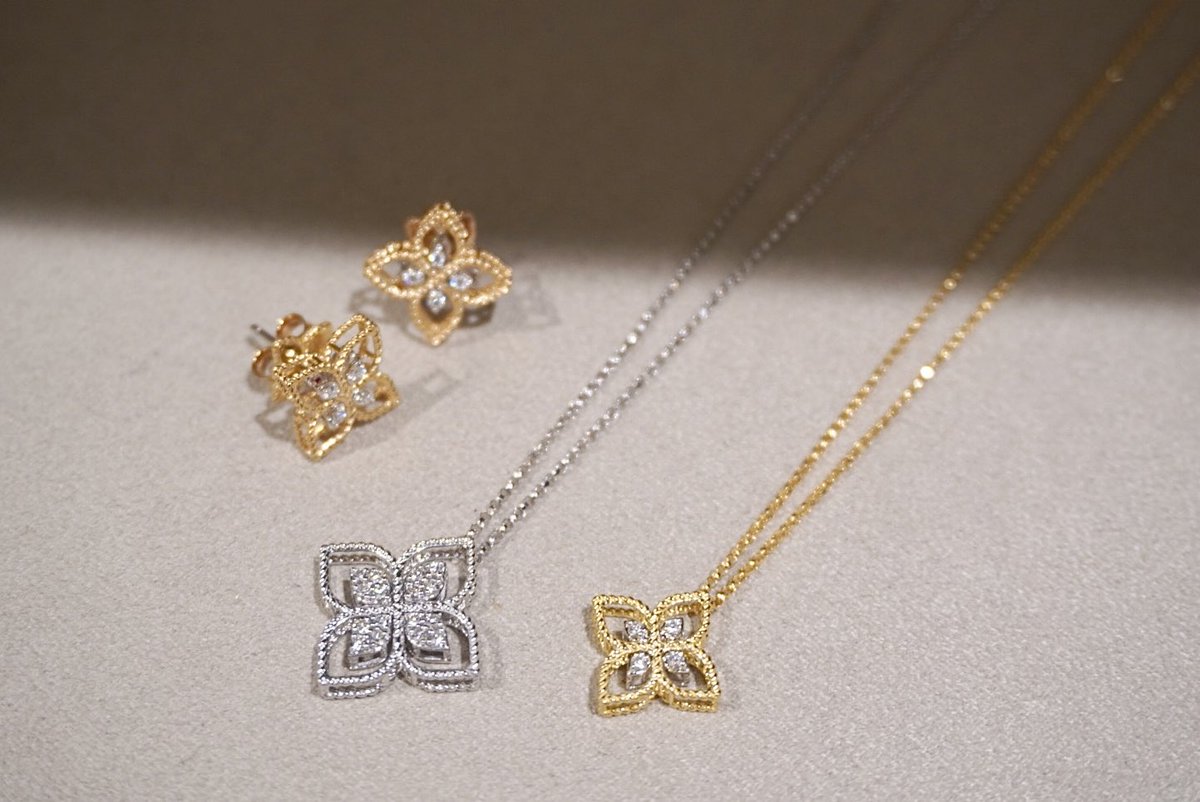 神戸店3周年記念〈6/13まで〉】 大人気✨ プリンセスフラワー《ドバイシリーズ》が複数入荷しております！  様々なファッションに合う軽やかなデザインが魅力の同シリーズ。 ピアス、ネックレス、リングを一度にお試しいただける機会は大変貴重となっております ...