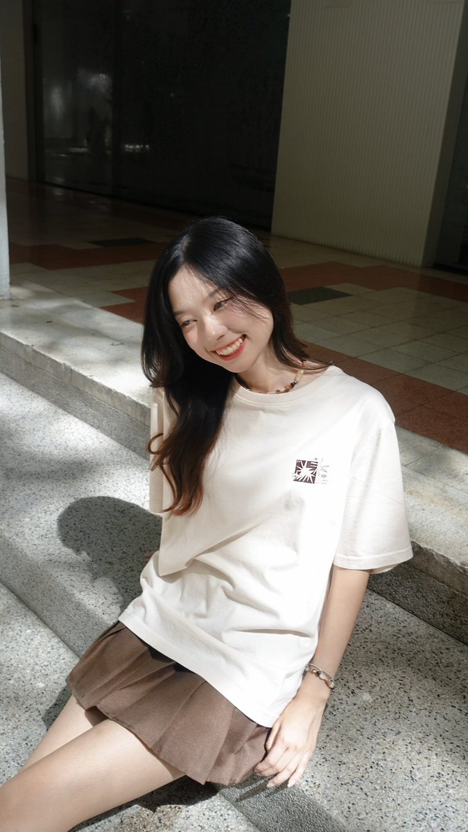 CUsoonOfficial's tweet photo. LET’S DANCE AND SHINE 🌟
ราคาตัวละ 320 บาท 
สามารถดูรายละเอียดเพิ่มเติมได้ที่ 
IG : cu.soon.firstdate
สำหรับใครที่สนใจสามารถสั่งซื้อได้ที่ลิงค์
https://t.co/PidiE5hVKo
#cufirstdate #cufirstdate108 #chula #เสื้อจุฬา #เสื้อfirstdate #เสื้อยืดจุฬา https://t.co/DO9j3uZvyf